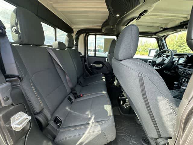 Used 2025 Jeep Gladiator Sport AWD/4WD image 23