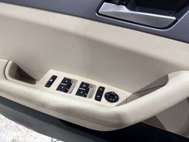 Used 2018 Hyundai Sonata SE w/ Winter Weather Package image 19