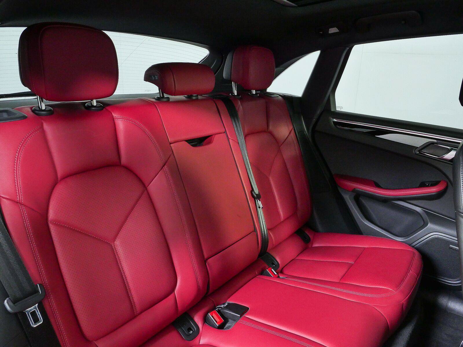 Certified 2026 Porsche Macan AWD/4WD image 21