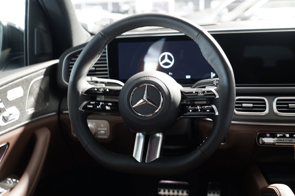 New 2026 Mercedes-Benz GLS 580 4MATIC image 17