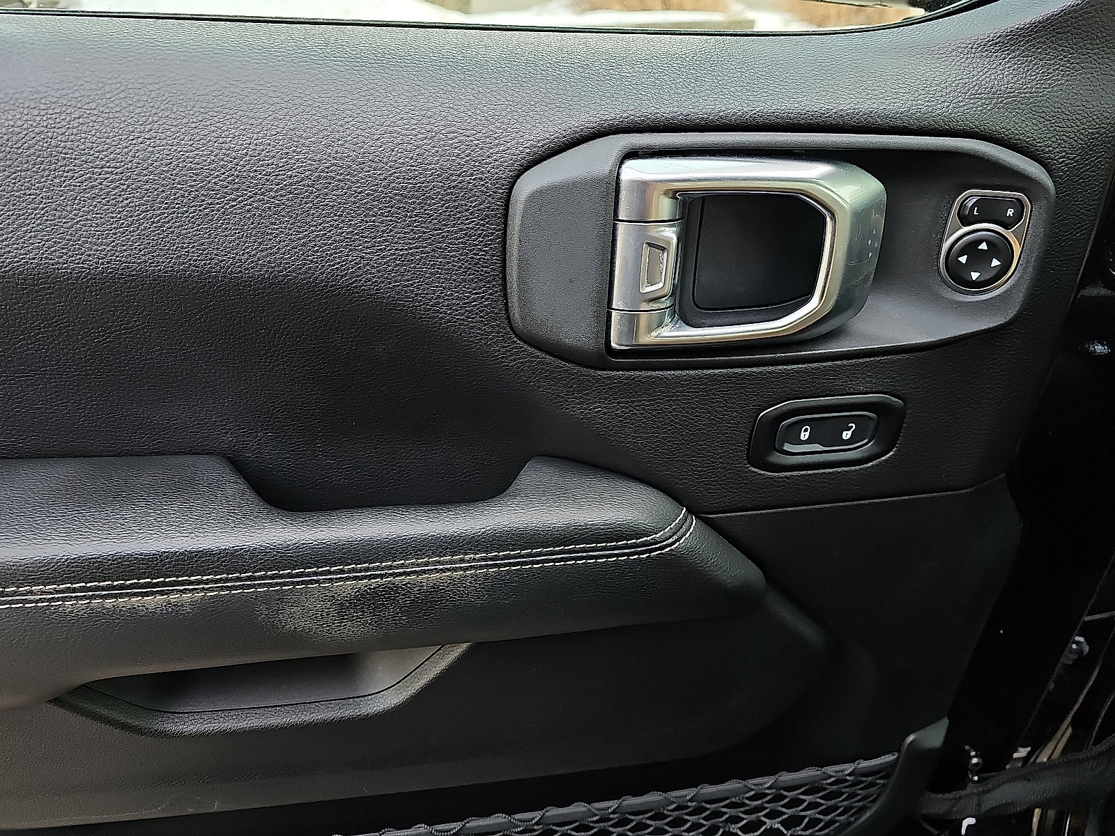 Used 2020 Jeep Wrangler Unlimited Sahara image 13