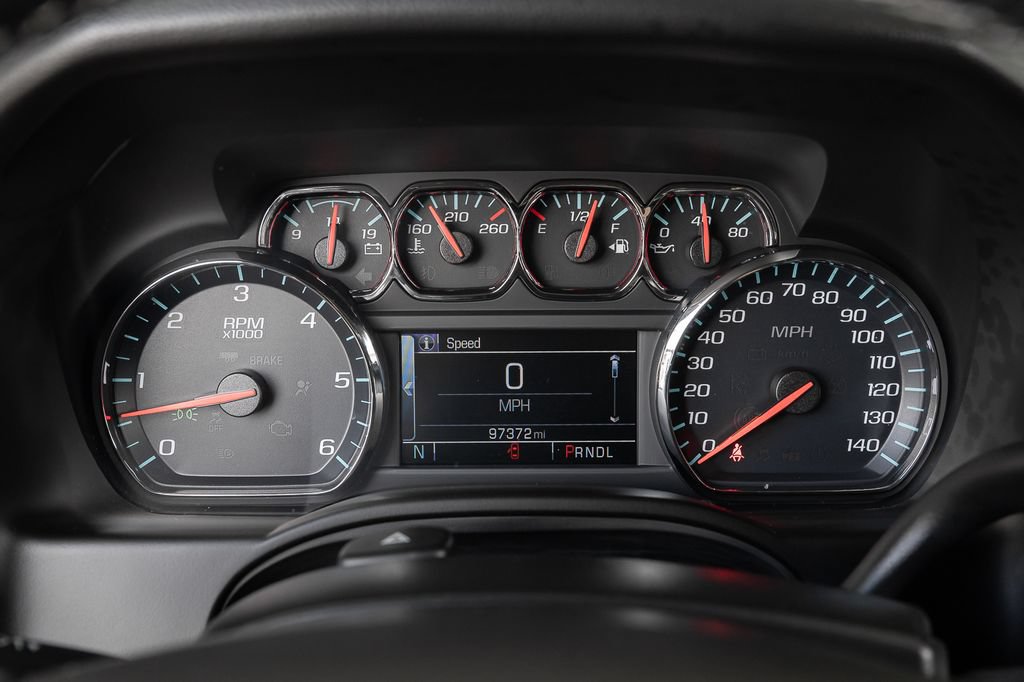 Used 2018 Chevrolet Suburban LS RWD image 25
