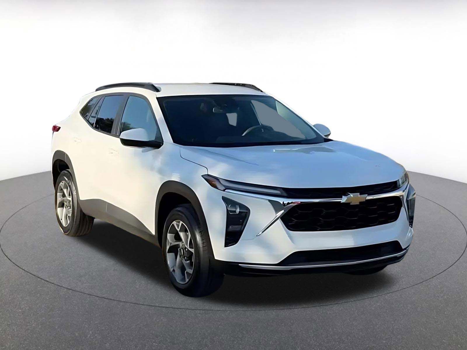 Used 2025 Chevrolet Trax LT image 3