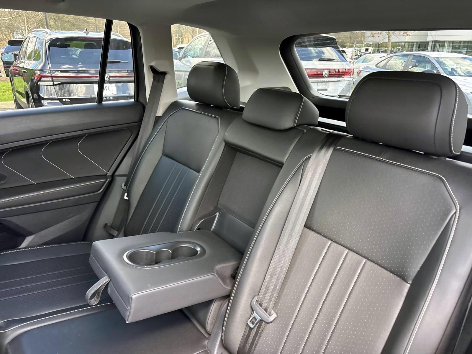 Used 2024 Volkswagen Tiguan SE w/ Panoramic Sunroof Package image 26