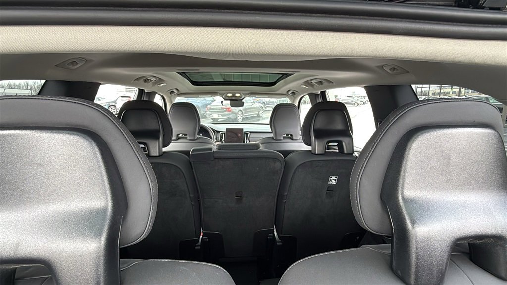 Certified 2025 Volvo XC90 B6 Plus image 30