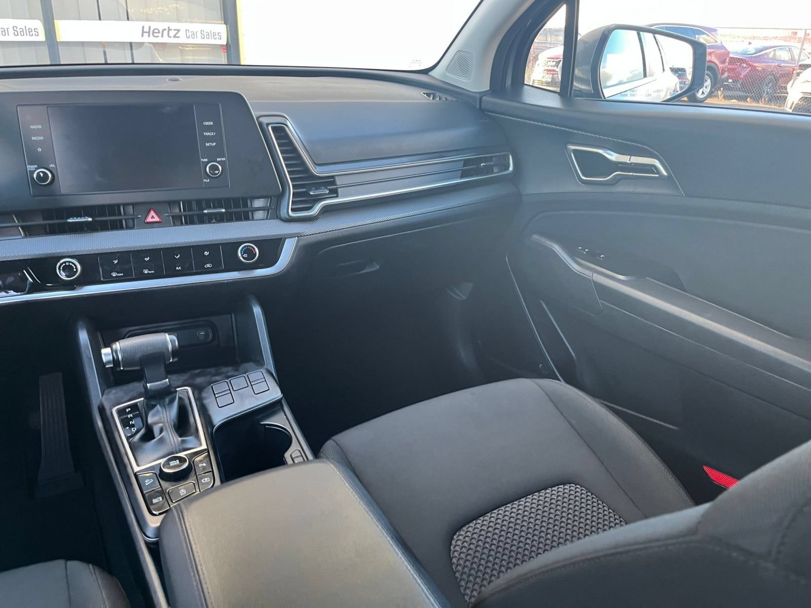 Used 2025 Kia Sportage LX FWD image 33