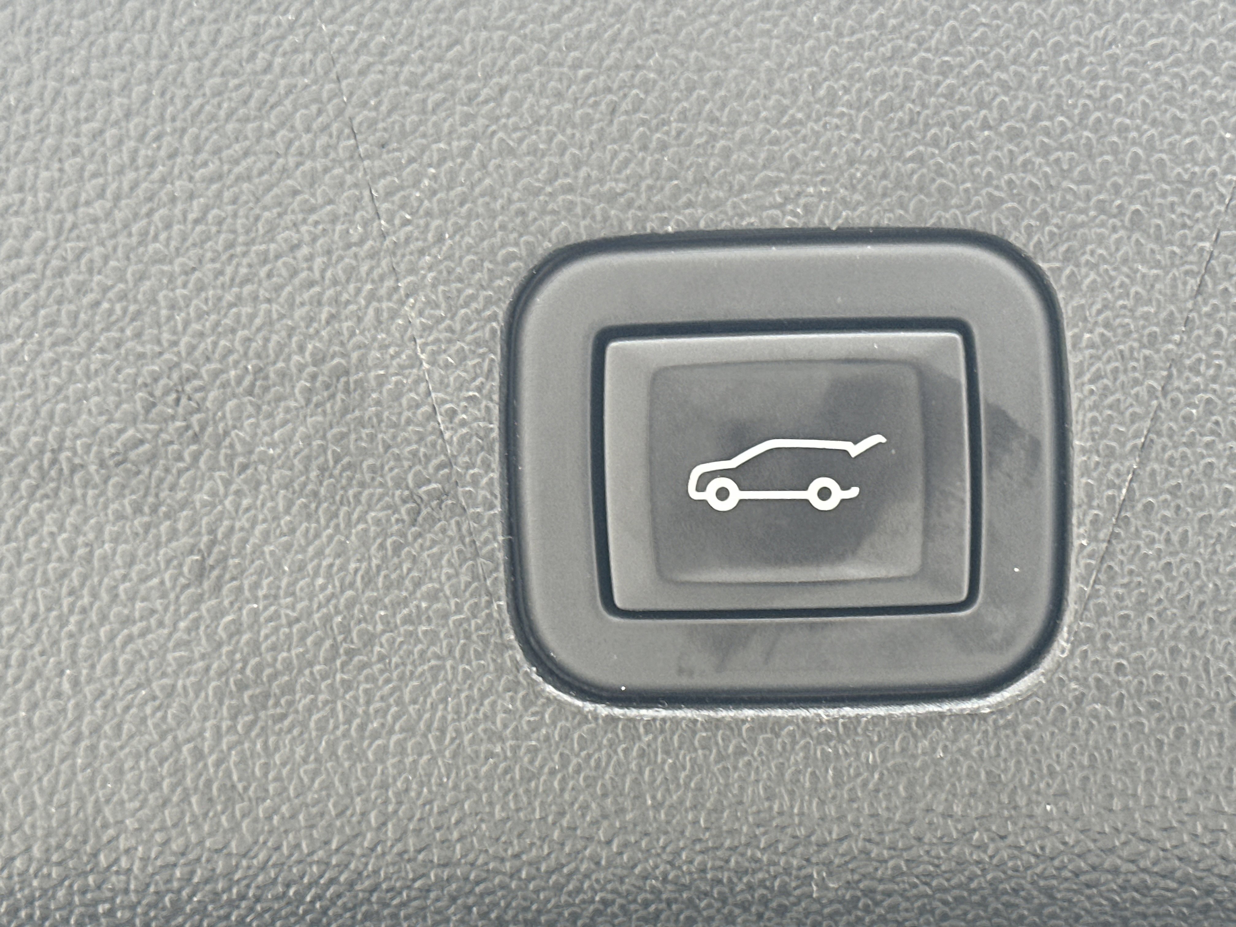 Used 2024 Chevrolet Suburban Premier image 19