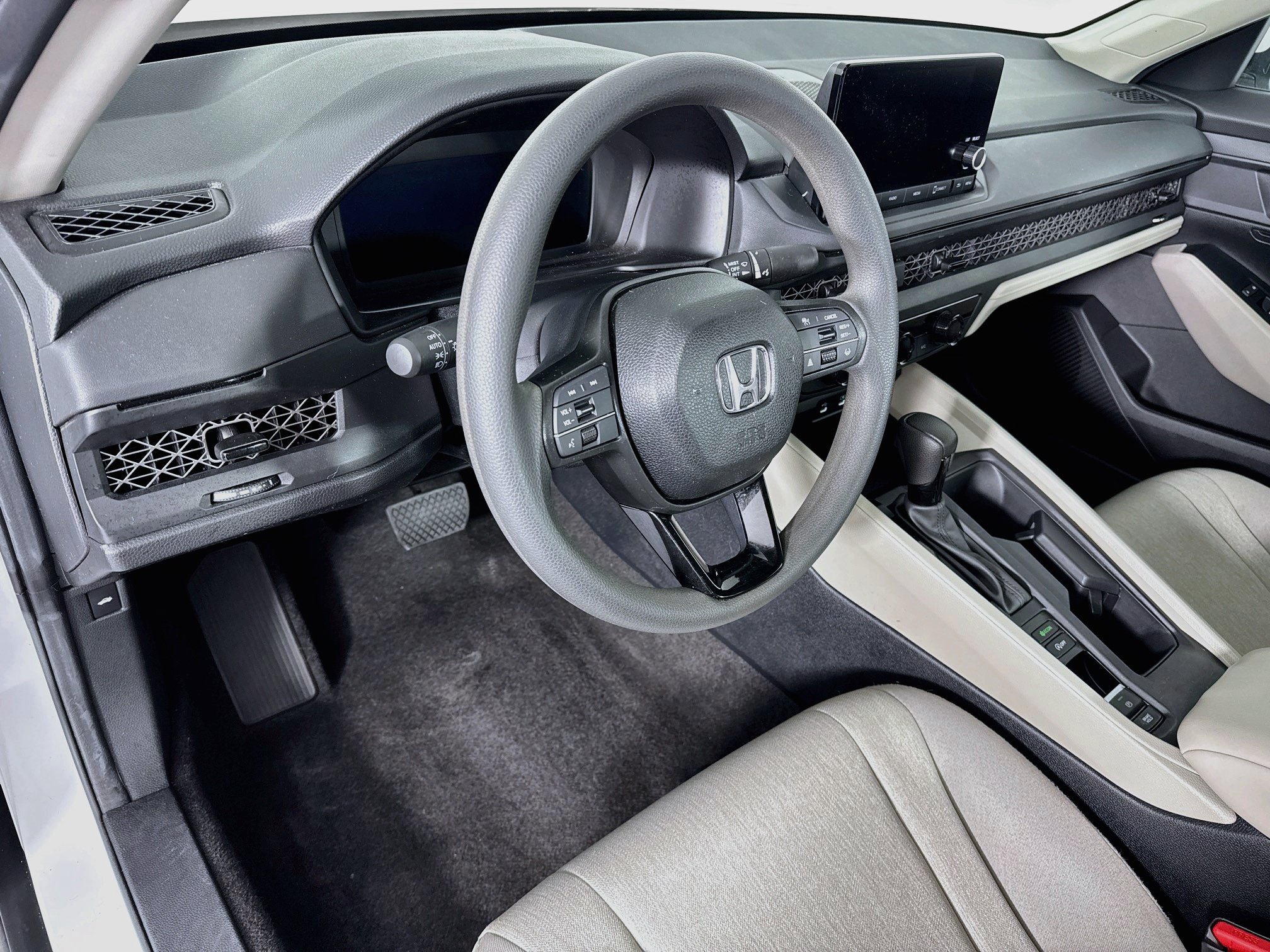 Used 2025 Honda Accord LX image 9