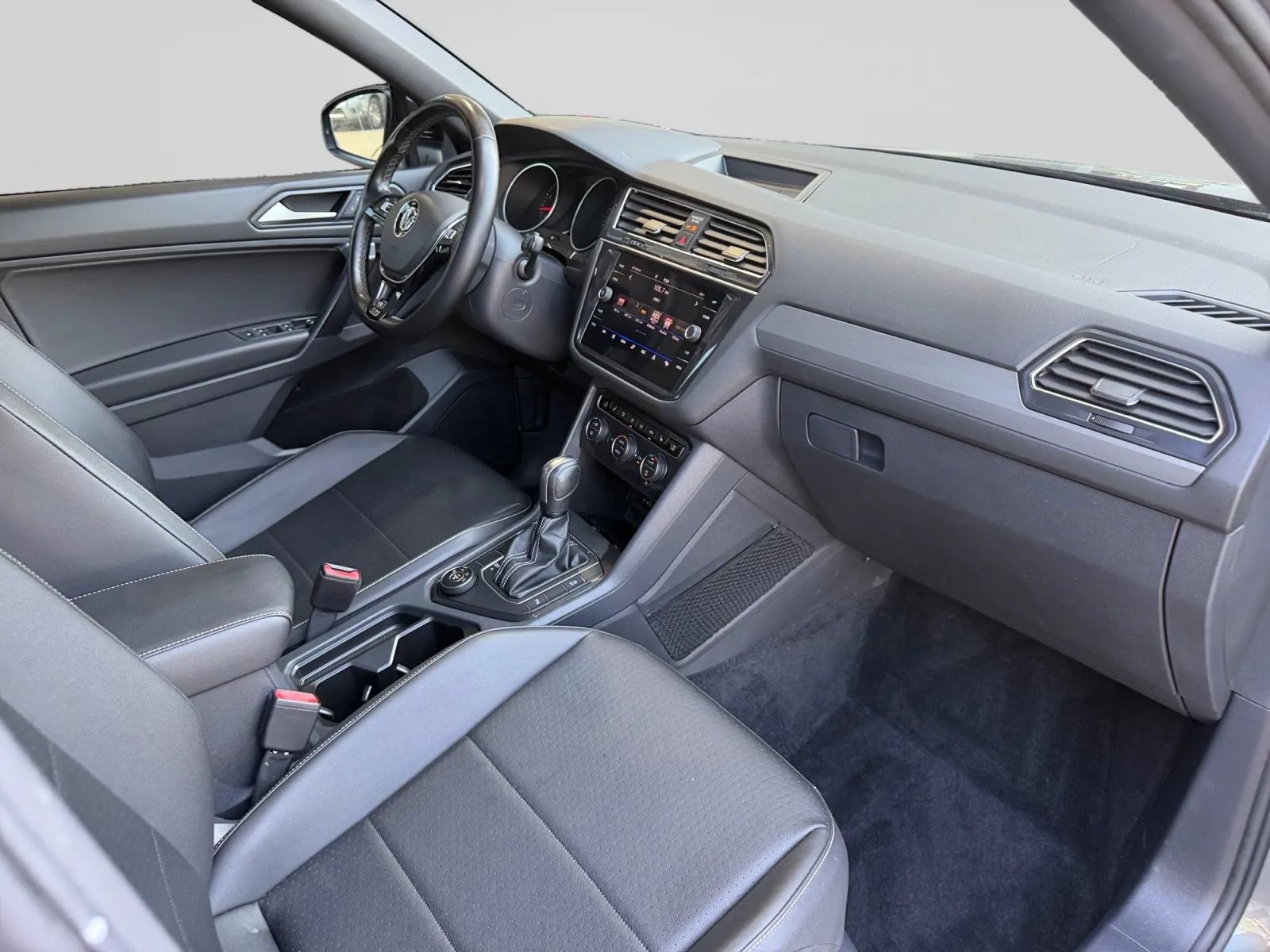 Used 2021 Volkswagen Tiguan SE R-Line AWD/4WD image 32