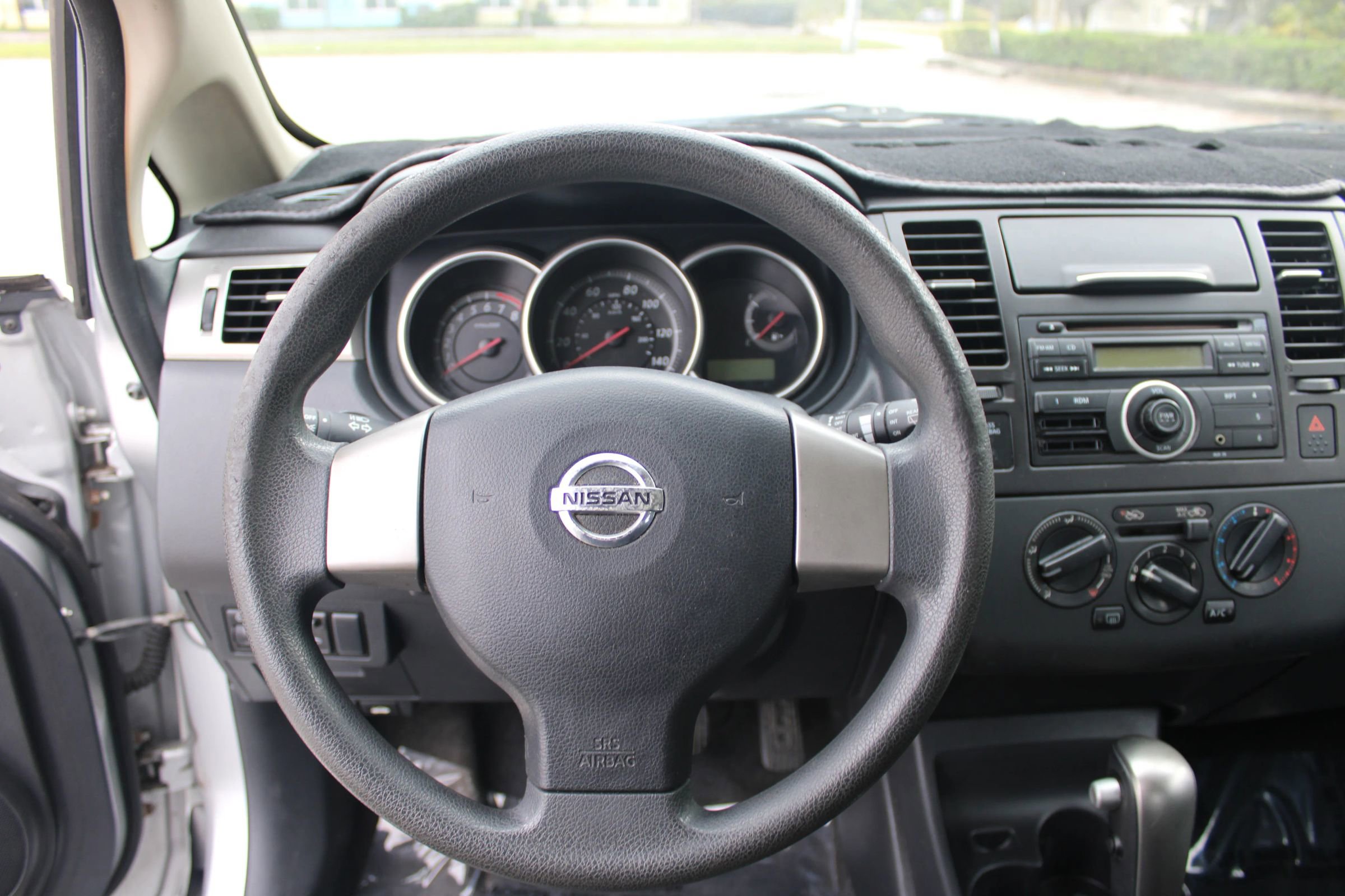 Used 2011 Nissan Versa 1.8 S image 9