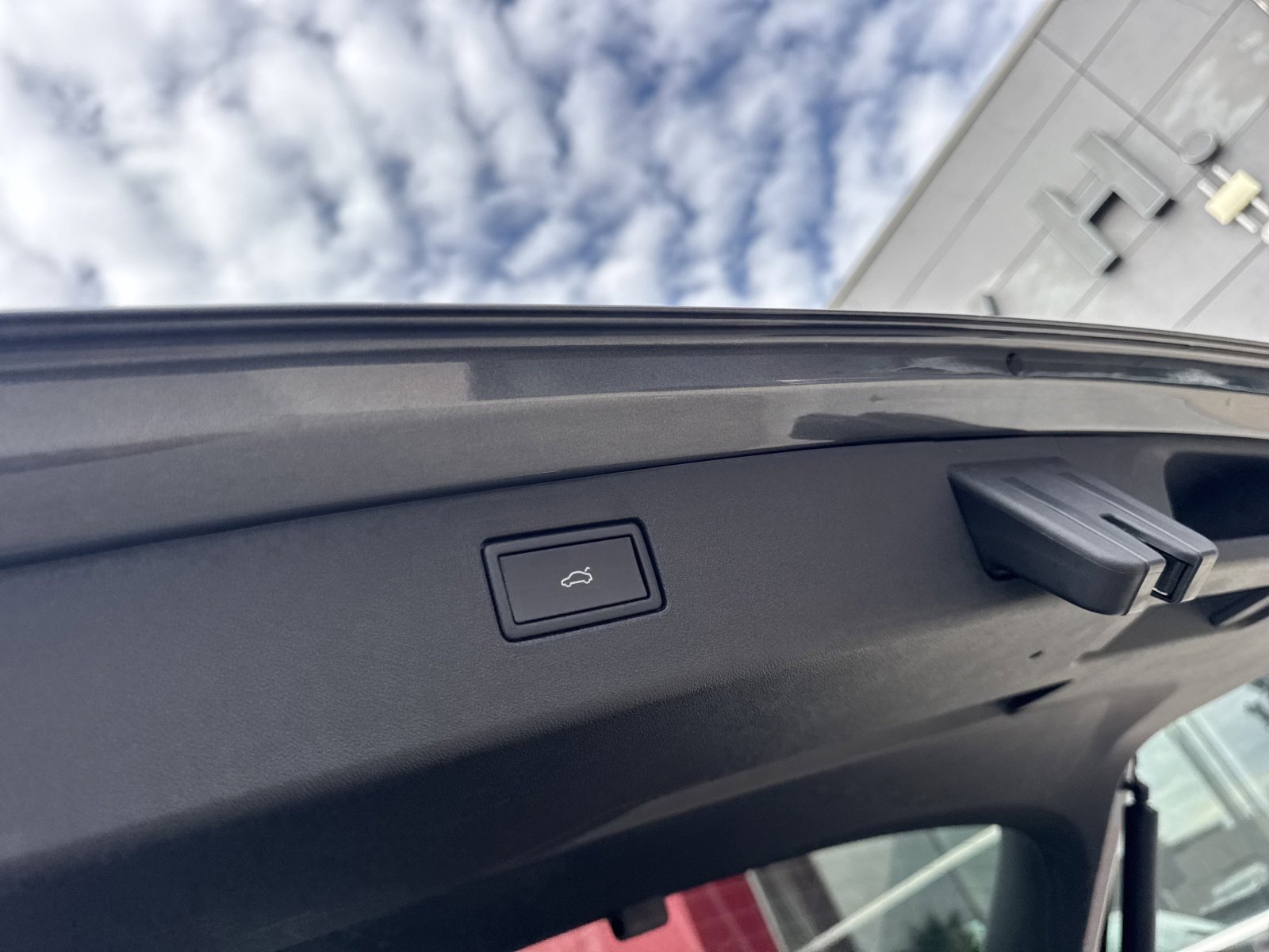 New 2026 Volkswagen Tiguan SE image 12