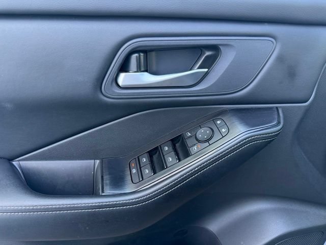 Used 2025 Nissan Rogue SV FWD image 24