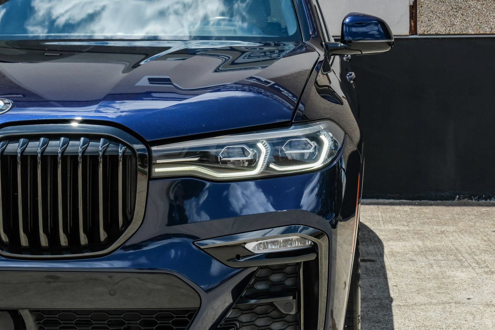 Used 2021 BMW X7 xDrive40i w/ M Sport Package AWD/4WD image 49