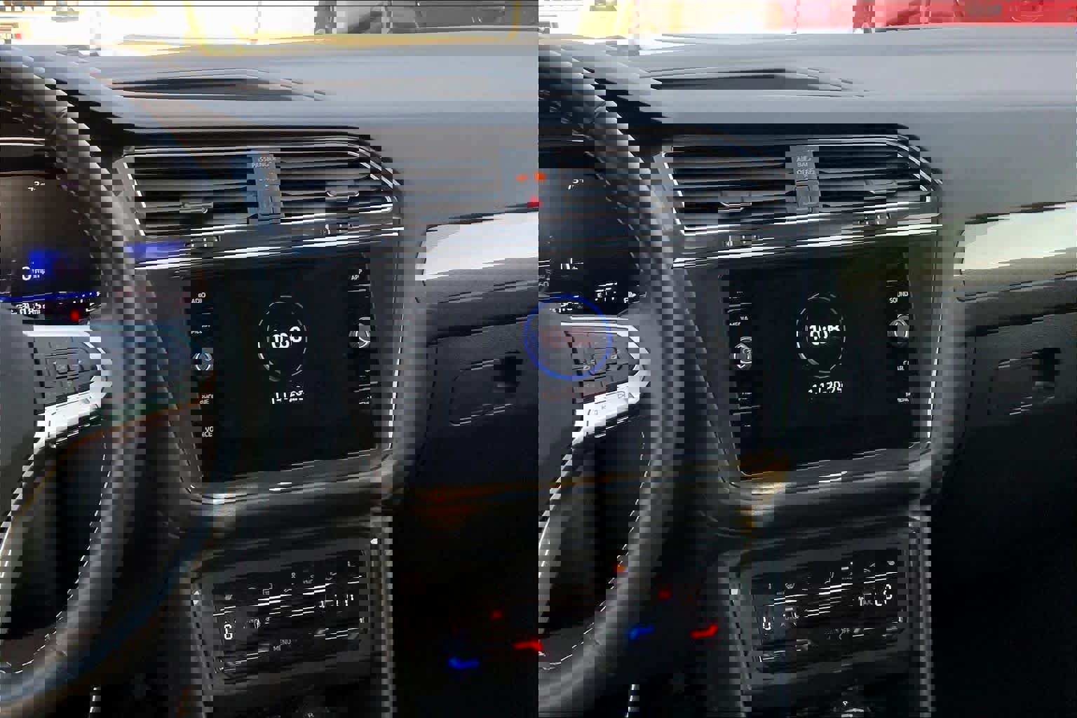 Used 2024 Volkswagen Tiguan SE image 6