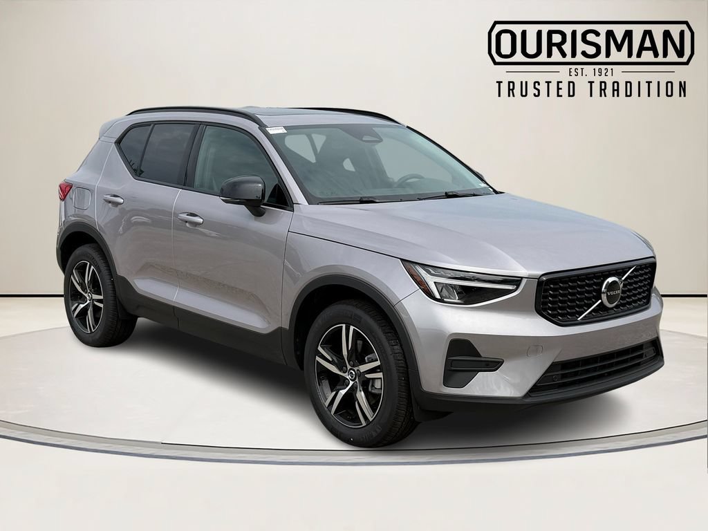 New 2026 Volvo XC40 B5 Core w/ Climate Package