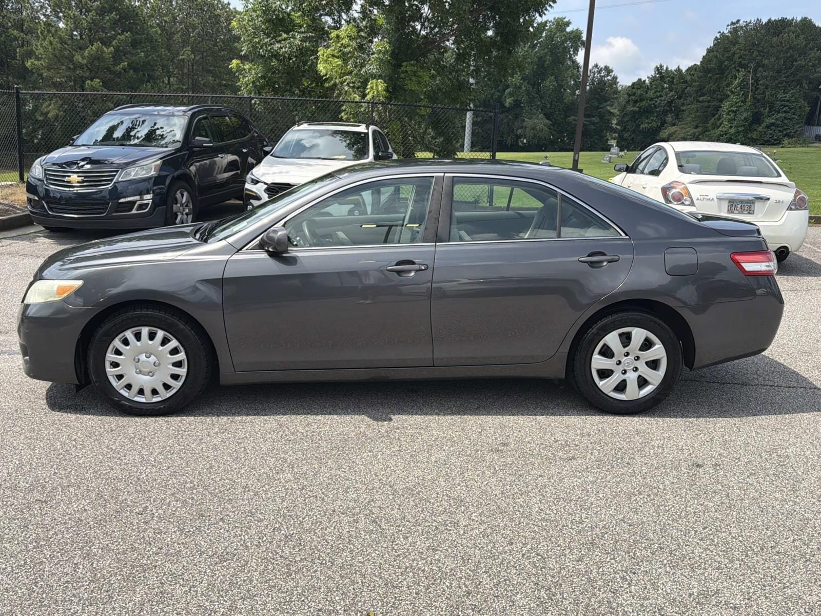 Used 2010 Toyota Camry LE FWD image 4