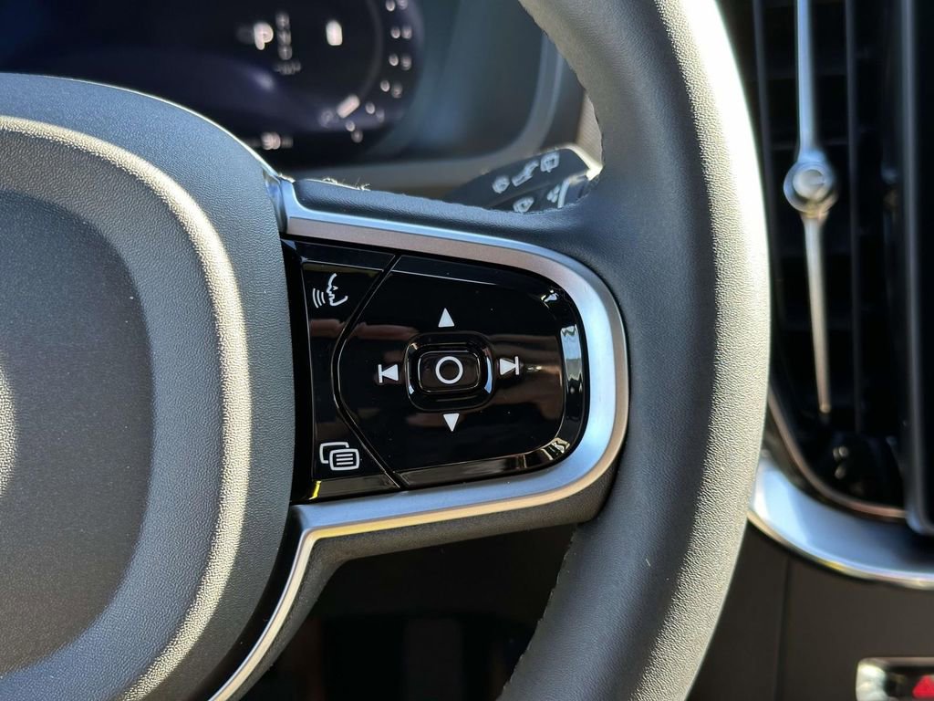 New 2026 Volvo XC90 B5 Plus w/ Protection Package Premier image 9