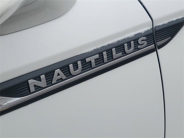 Used 2022 Lincoln Nautilus Reserve image 10