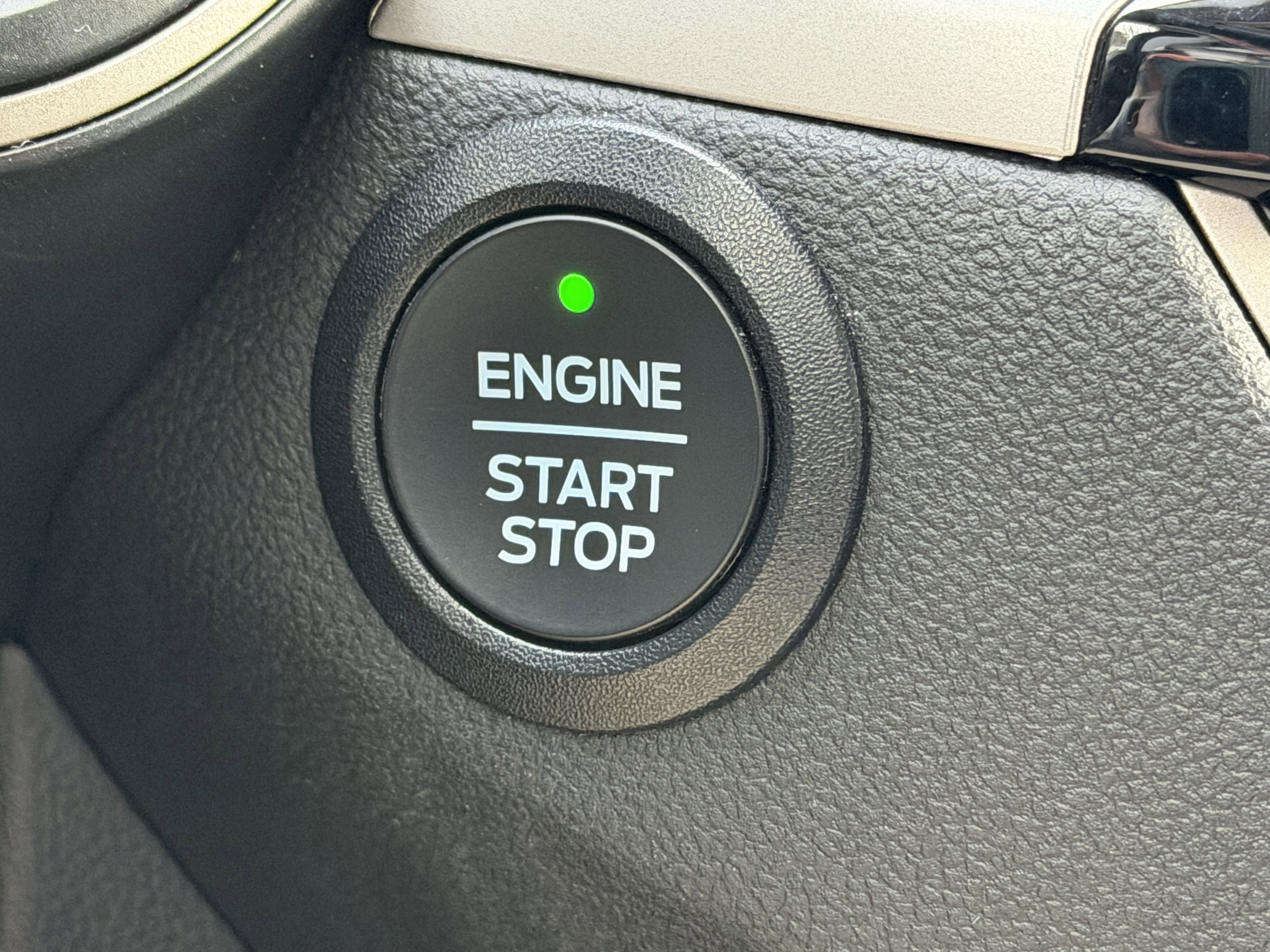 Used 2022 Ford Escape SE w/ Cold Weather Package image 16