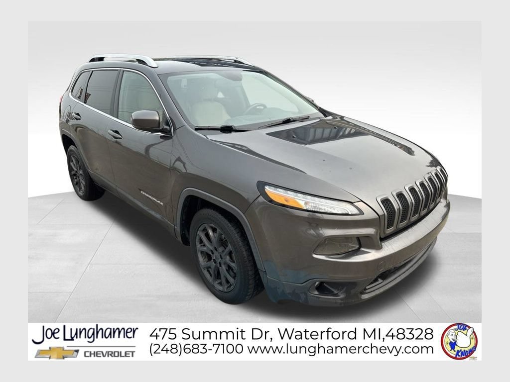 Used 2017 Jeep Cherokee Latitude w/ Safety/Convenience Group FWD image 1