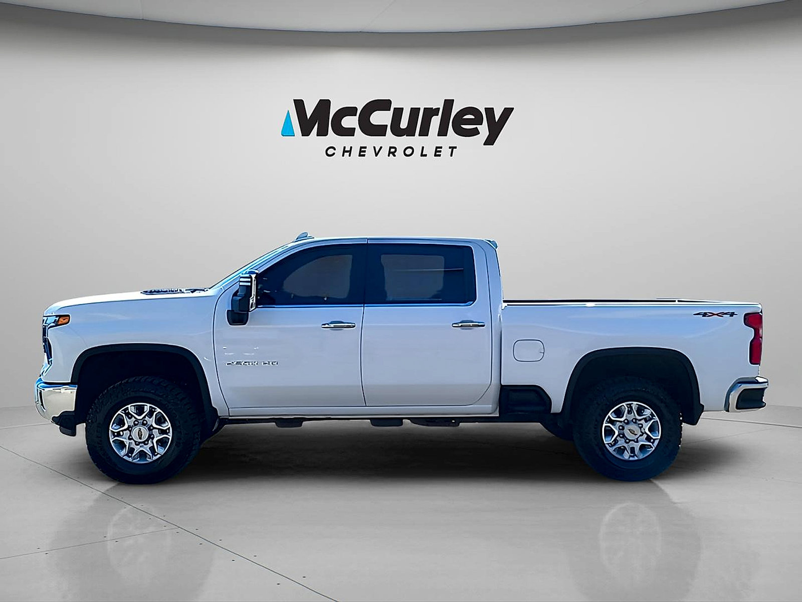 Used 2024 Chevrolet Silverado 2500 LTZ AWD/4WD image 4