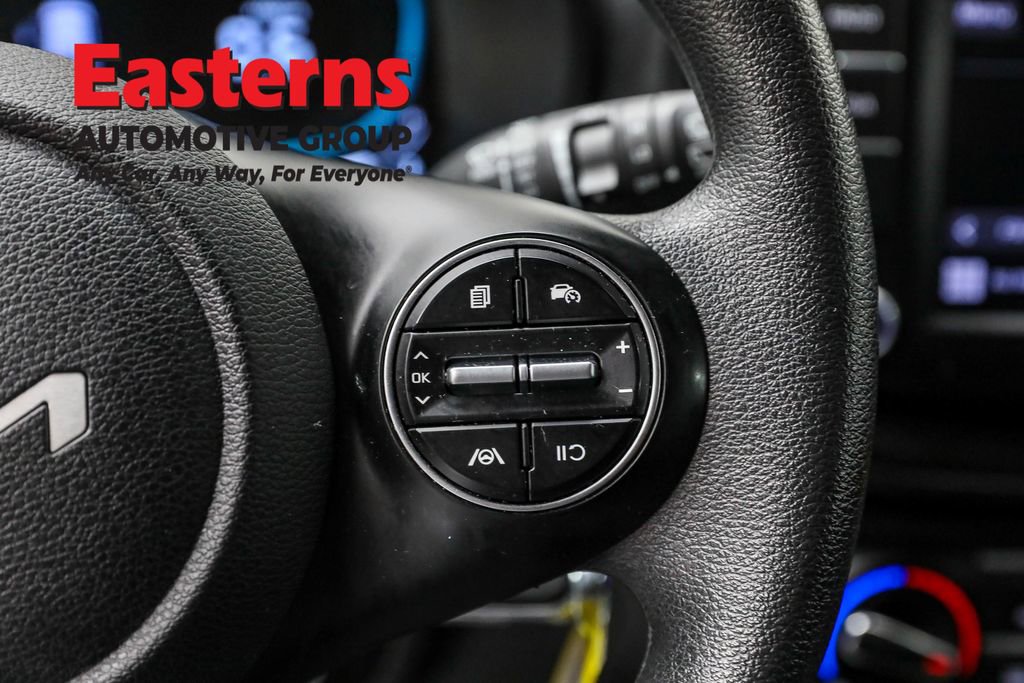 Used 2023 Kia Soul LX w/ LX Technology Package image 16