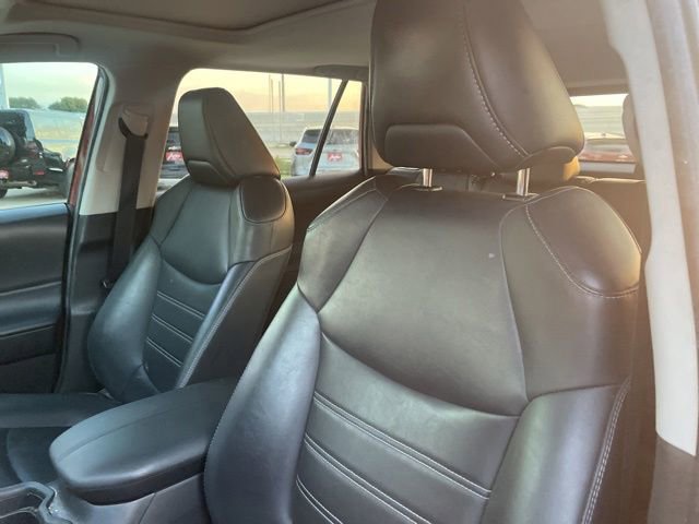 Used 2020 Toyota RAV4 XLE Premium FWD image 11