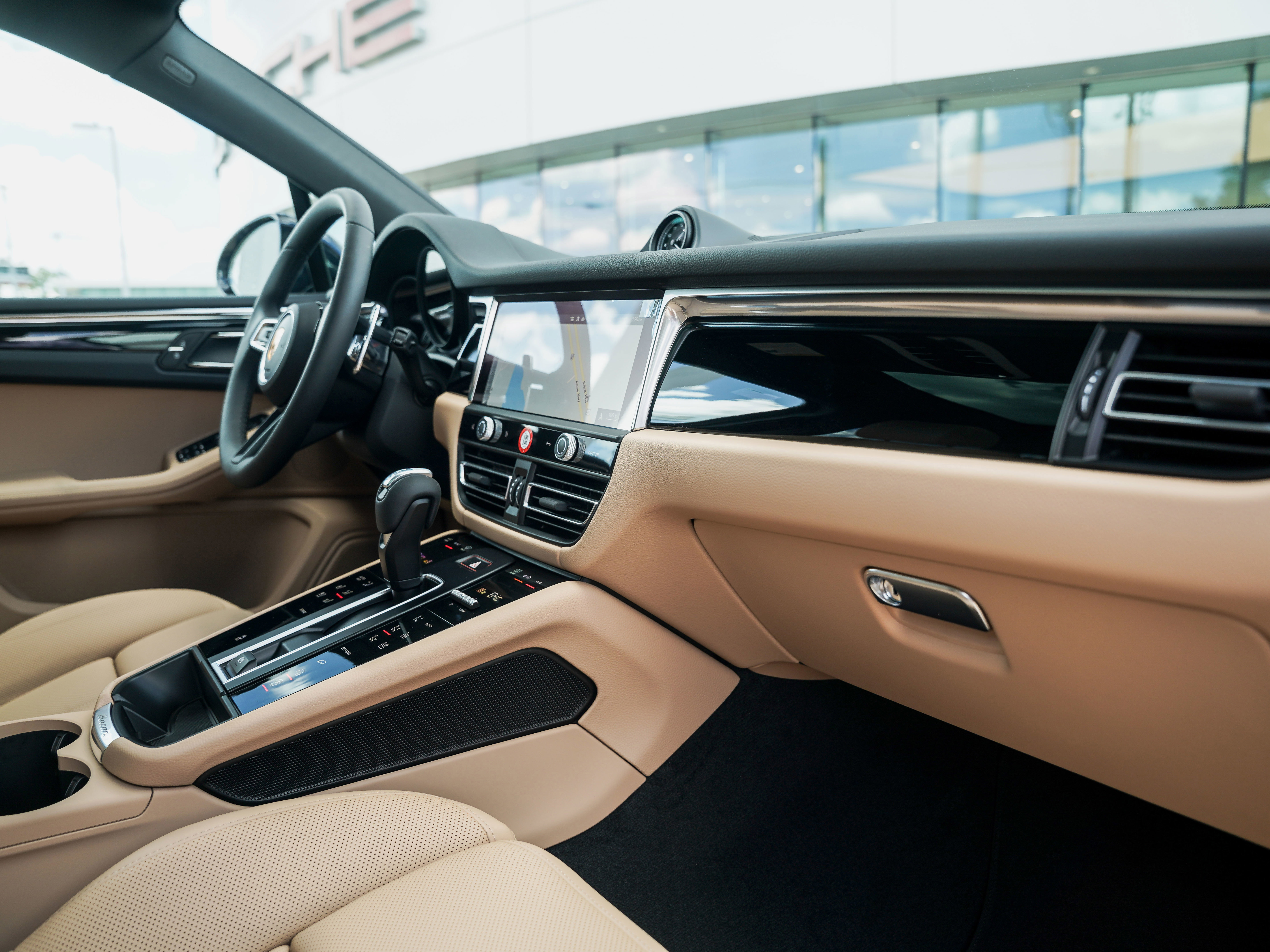 New 2025 Porsche Macan image 32