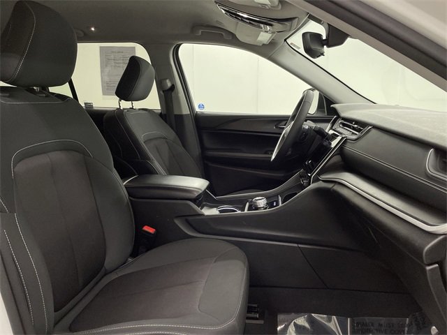 Used 2024 Jeep Grand Cherokee Laredo image 19