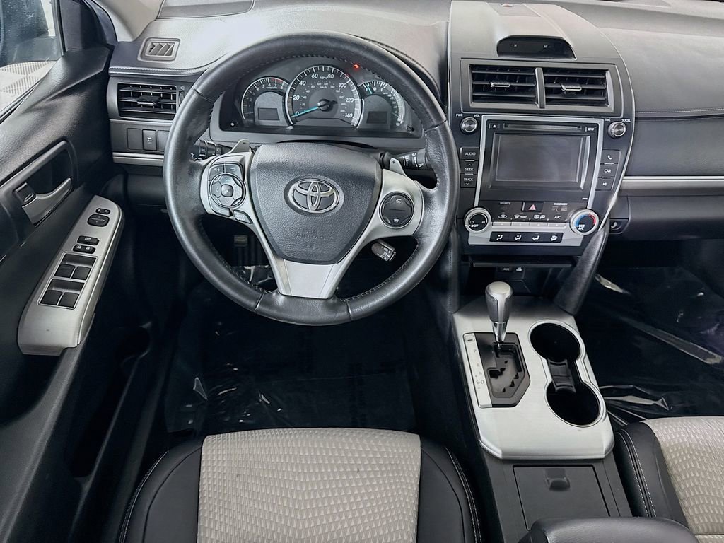 Used 2014 Toyota Camry SE FWD image 3