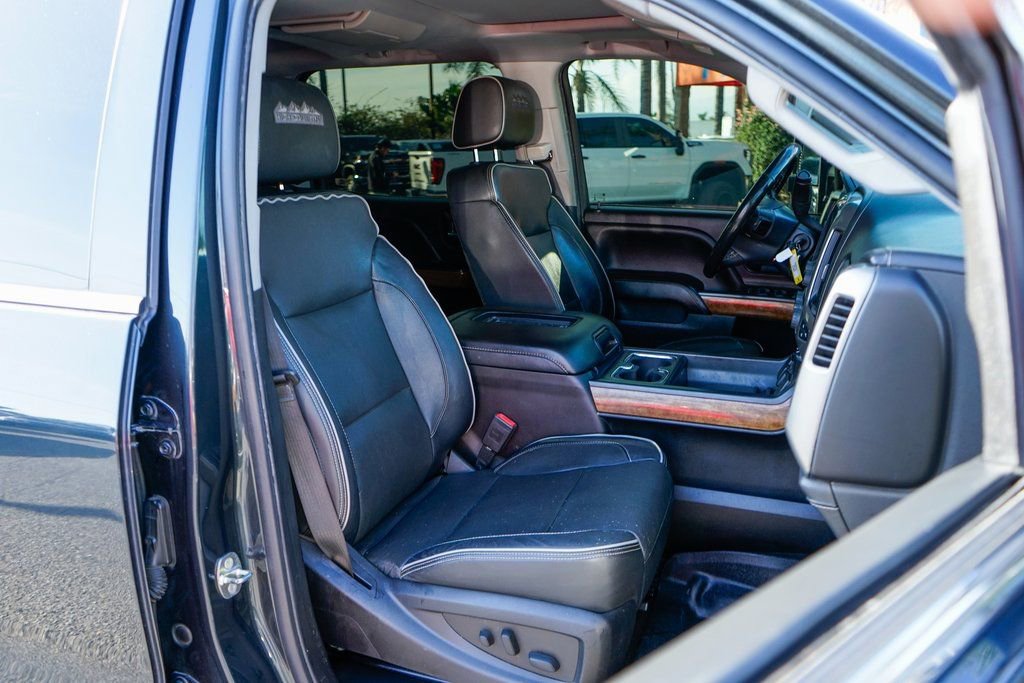 Used 2018 Chevrolet Silverado 3500 High Country w/ Duramax Plus Package image 43