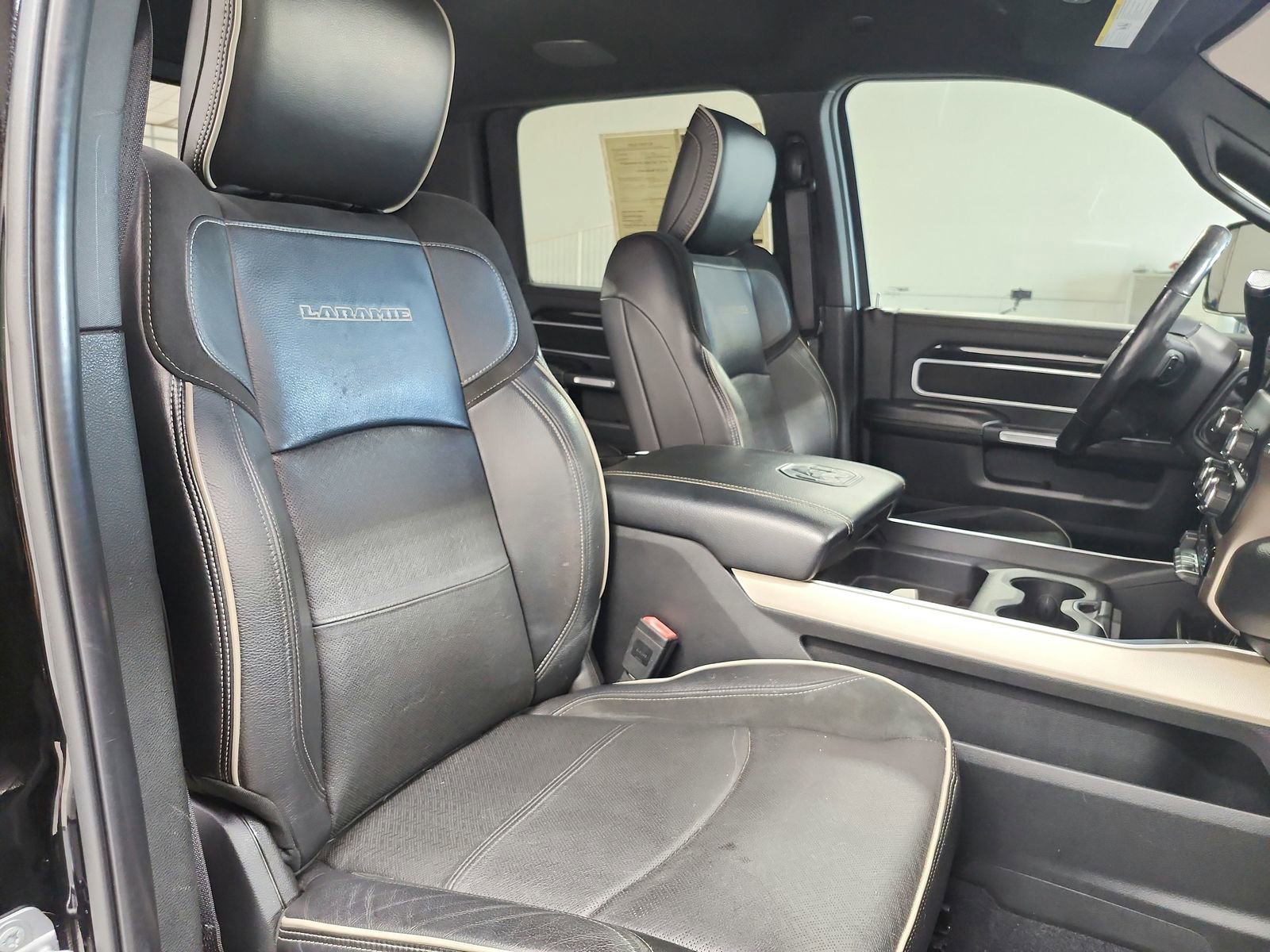 Used 2019 RAM 2500 Laramie w/ Black Appearance Package AWD/4WD image 40