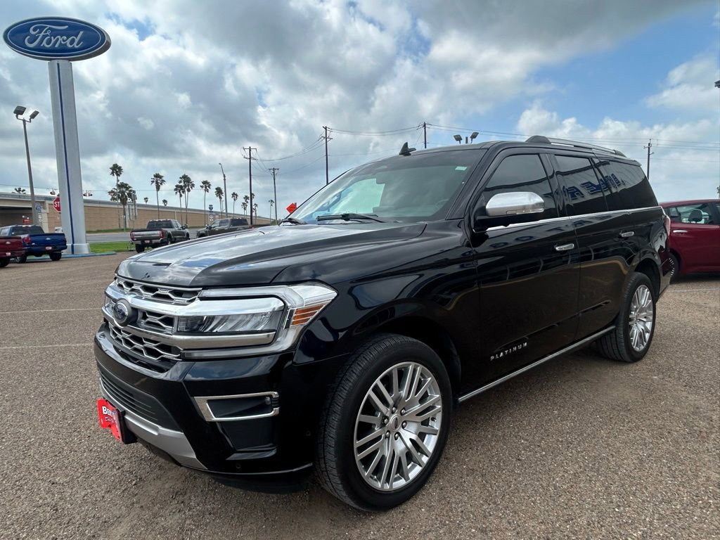 Used 2024 Ford Expedition Platinum RWD image 3