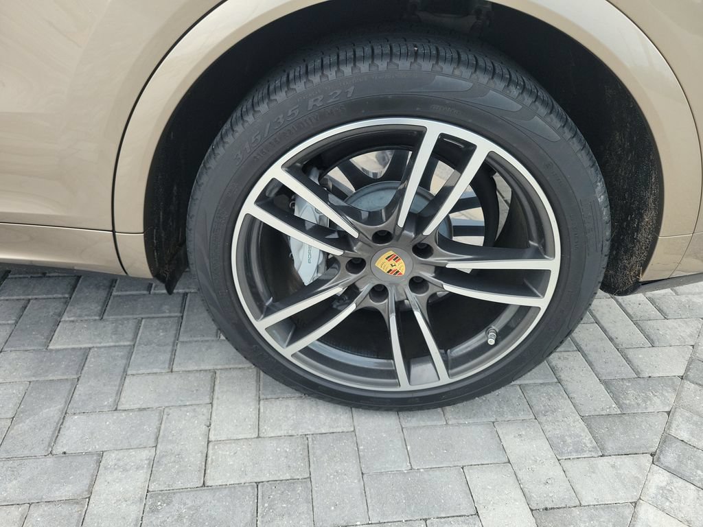 Used 2019 Porsche Cayenne Turbo AWD/4WD image 14