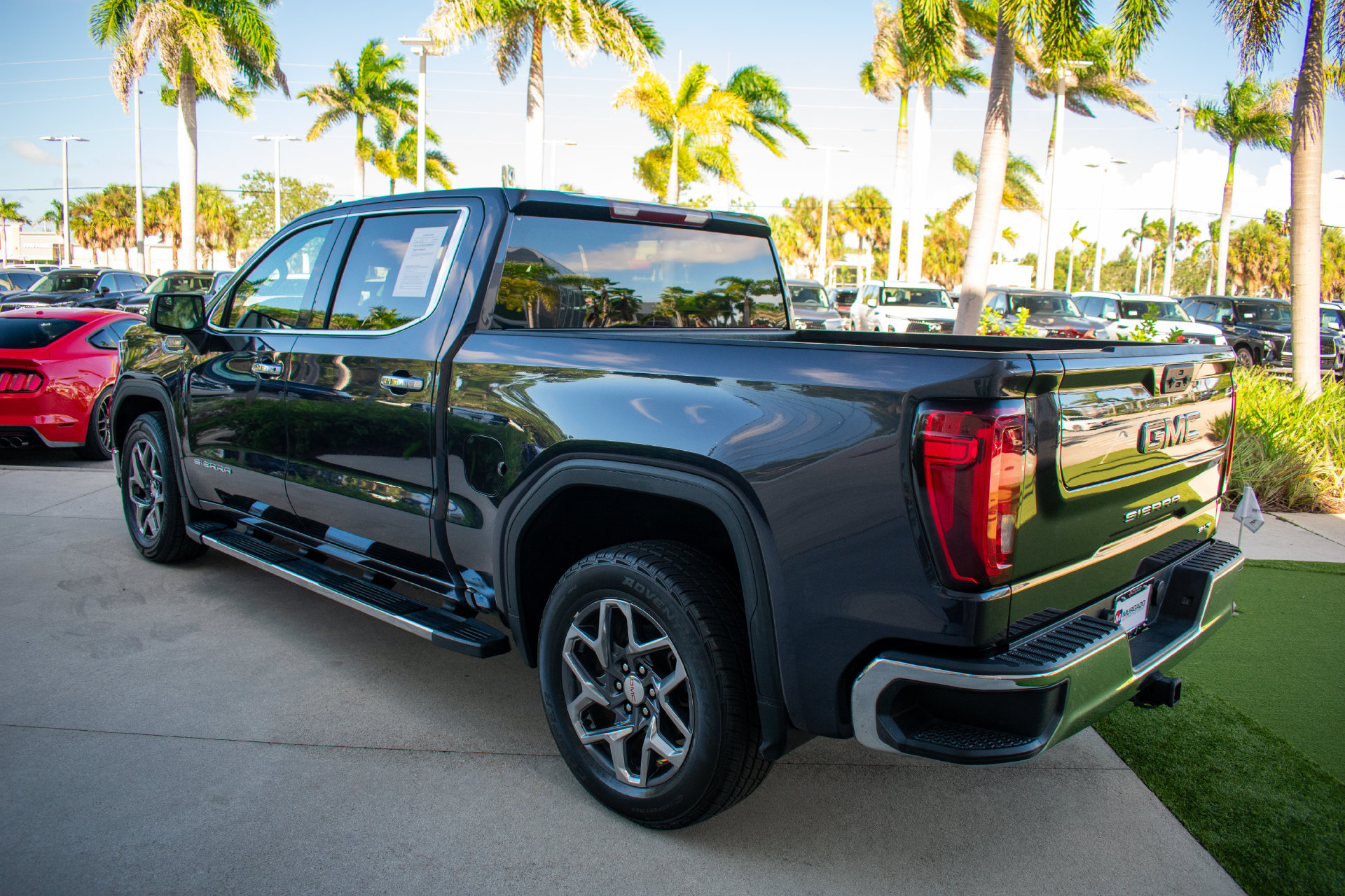 Used 2022 GMC Sierra 1500 SLT w/ SLT Premium Package RWD image 8