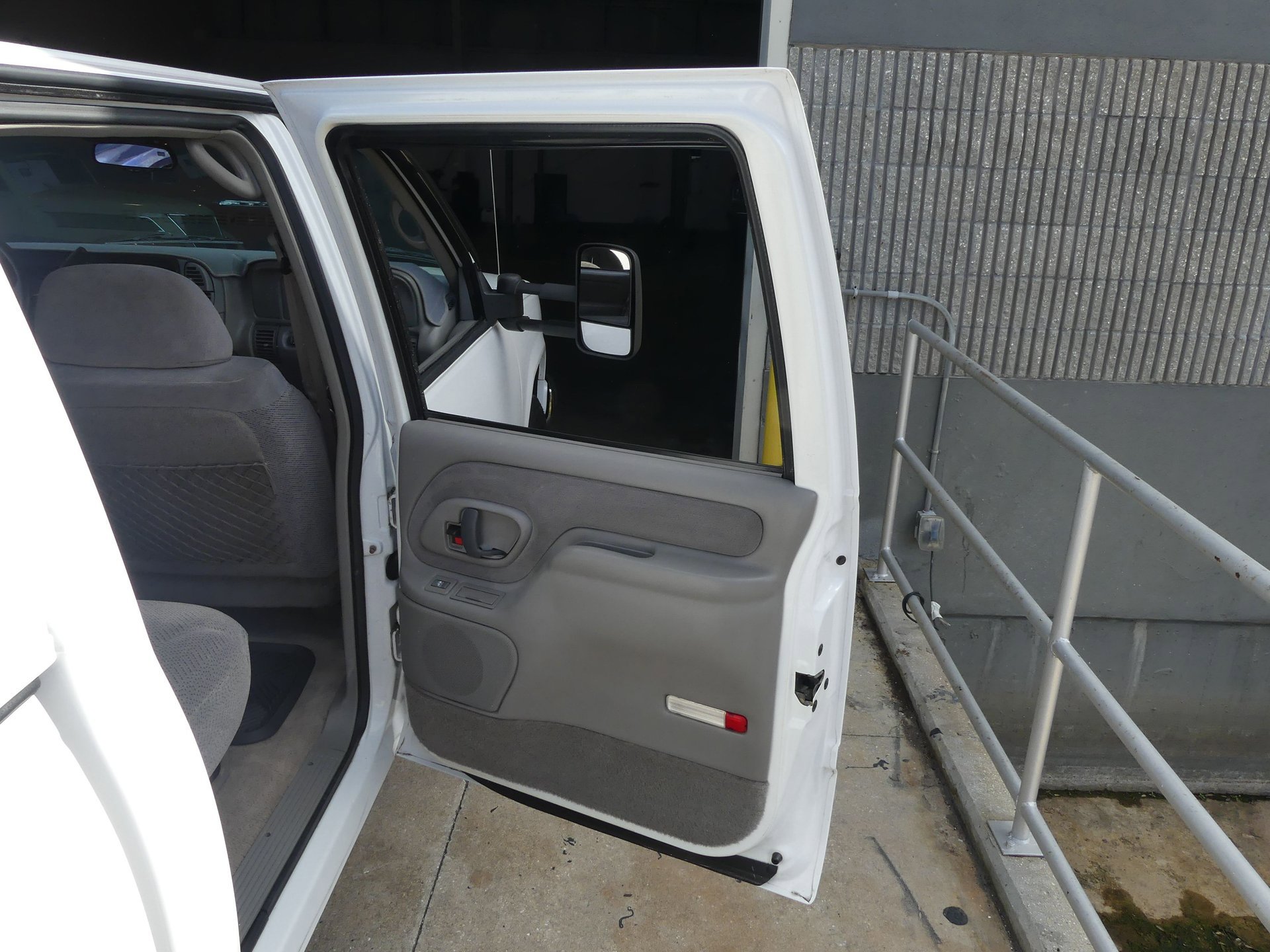 Used 2000 Chevrolet Silverado 3500 2WD Crew Cab image 80