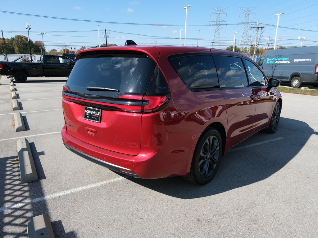New 2026 Chrysler Pacifica Select image 8