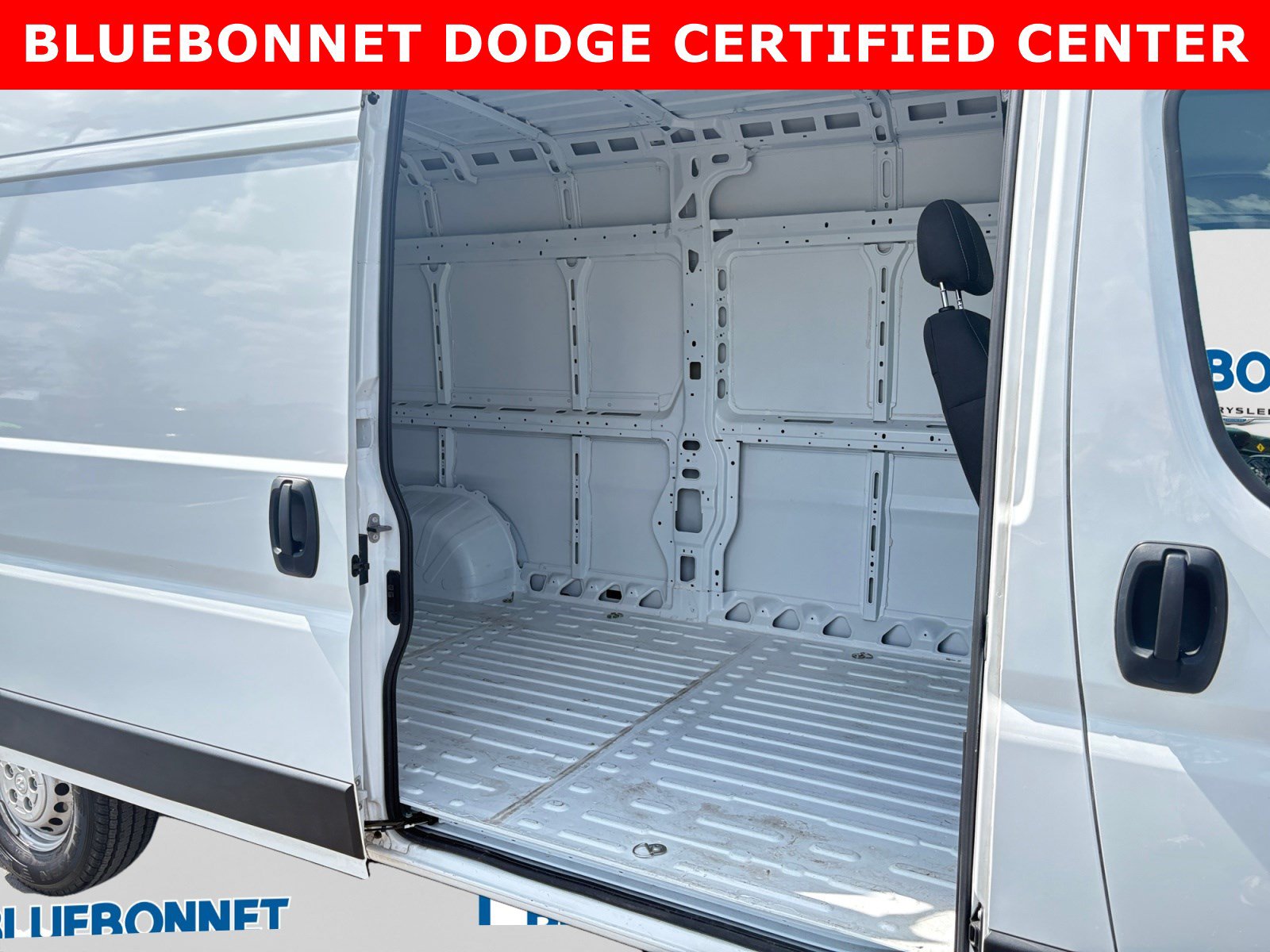 Used 2025 RAM ProMaster 2500 w/ Safety Group FWD image 21