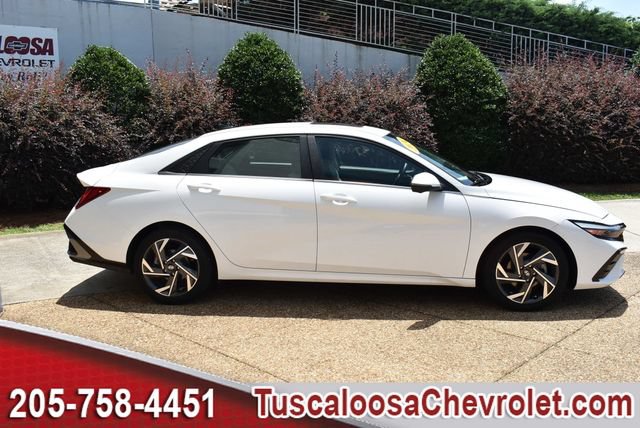 Used 2024 Hyundai Elantra Limited FWD image 13