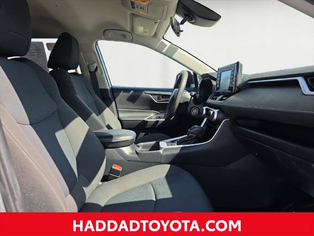 Certified 2021 Toyota RAV4 LE w/ Carpet Mat Package (TMS) AWD/4WD image 17