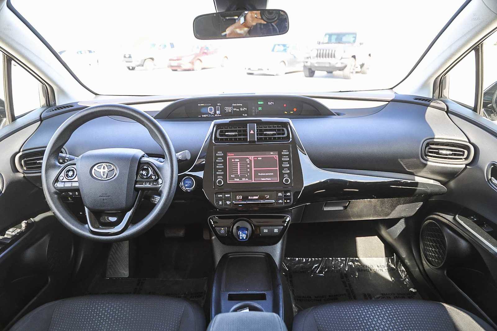Used 2020 Toyota Prius LE image 12