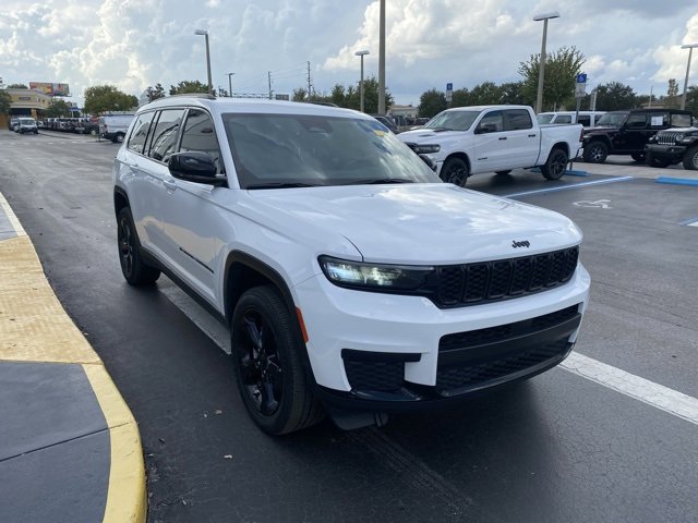 Used 2021 Jeep Grand Cherokee L Laredo image 2