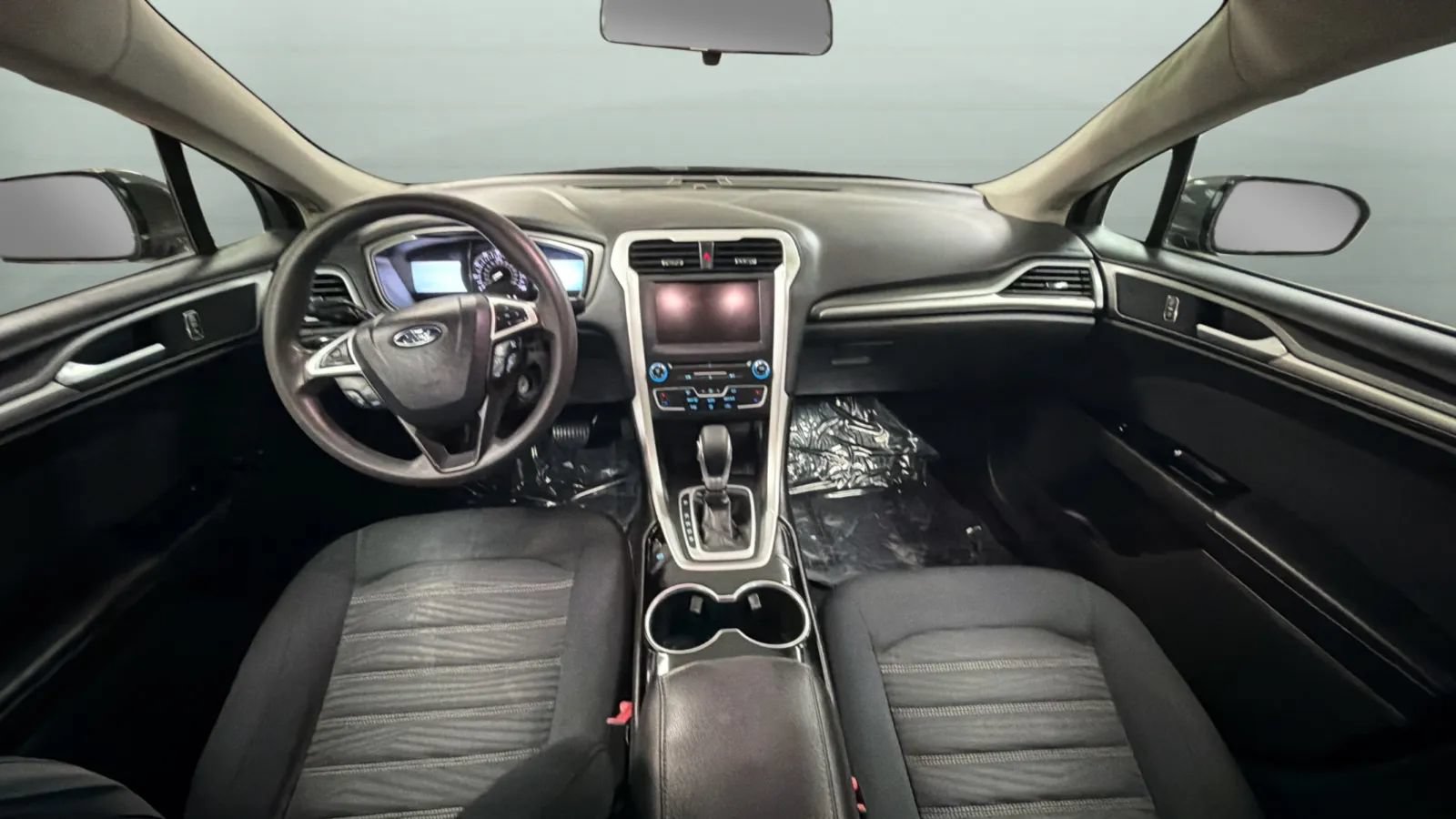 Used 2016 Ford Fusion SE FWD image 9