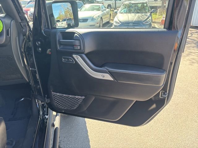 Used 2012 Jeep Wrangler Unlimited Rubicon image 34