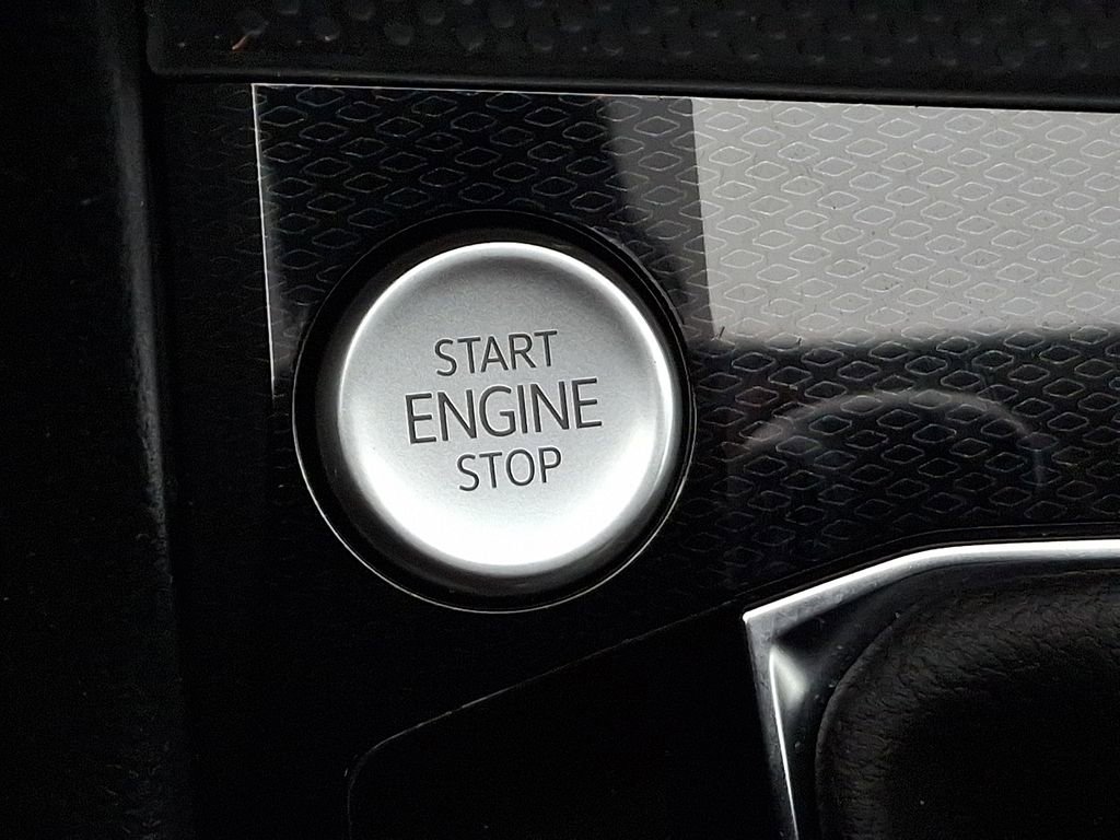 Certified 2025 Volkswagen Taos S image 21