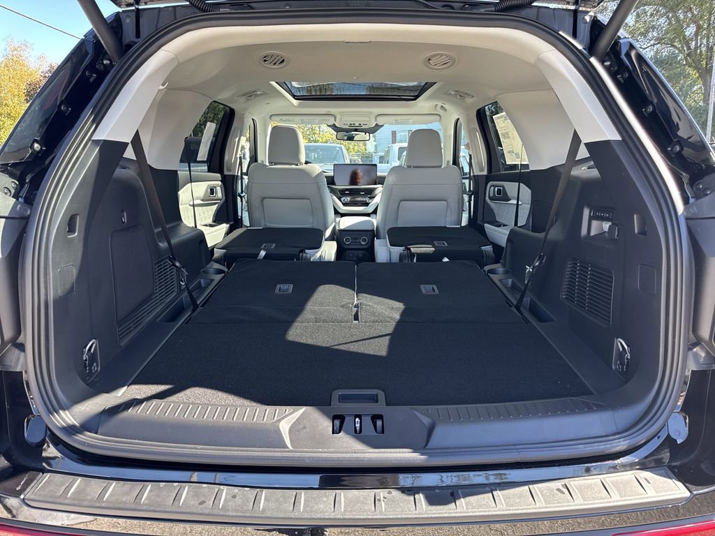 New 2026 Ford Explorer Platinum image 13