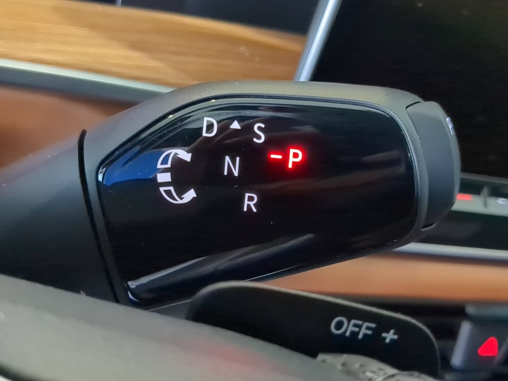 New 2026 Volkswagen Tiguan SEL R-Line AWD/4WD image 23