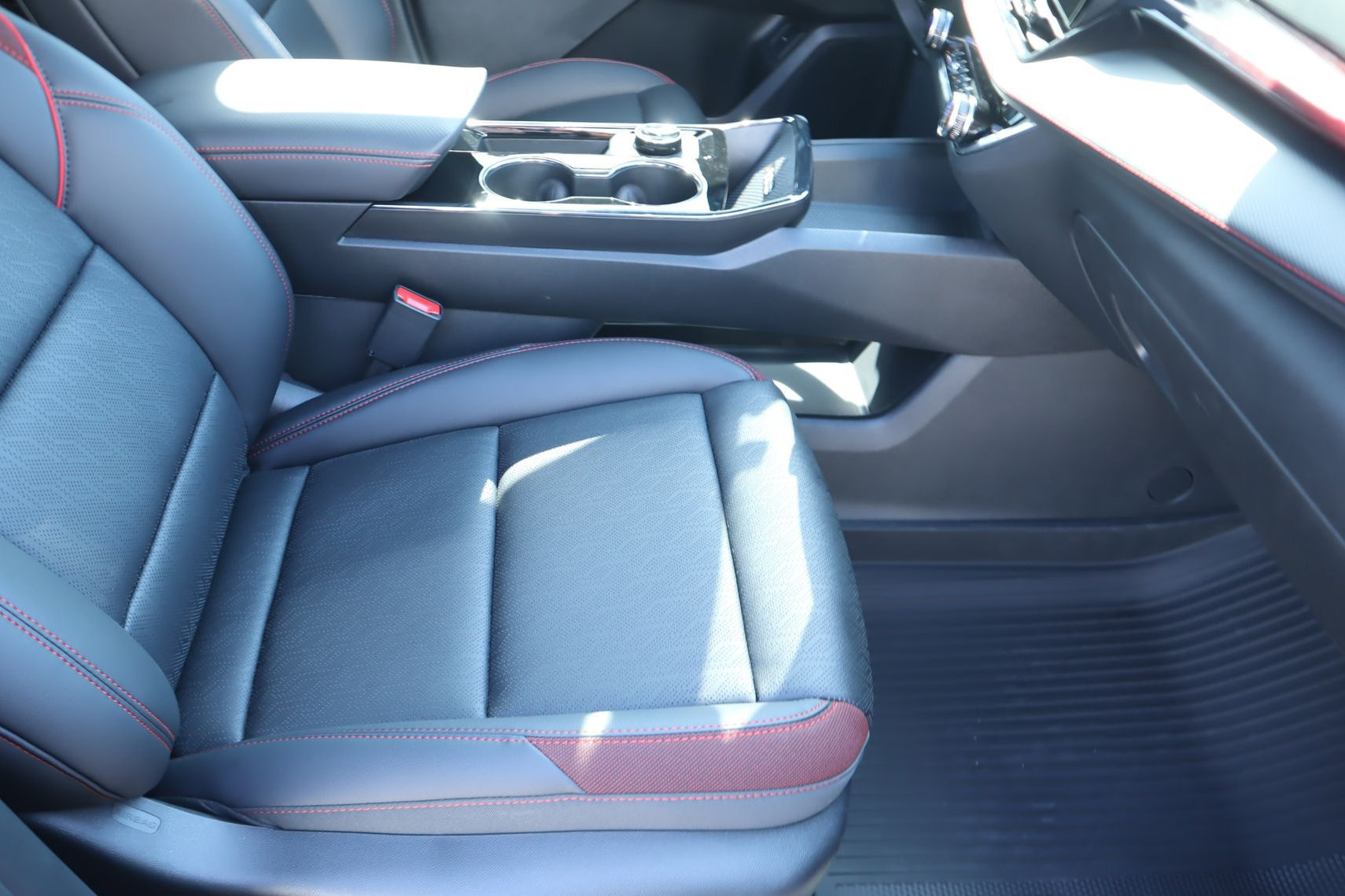 New 2027 Chevrolet Equinox RS w/ Safety and Technology Package AWD/4WD image 14