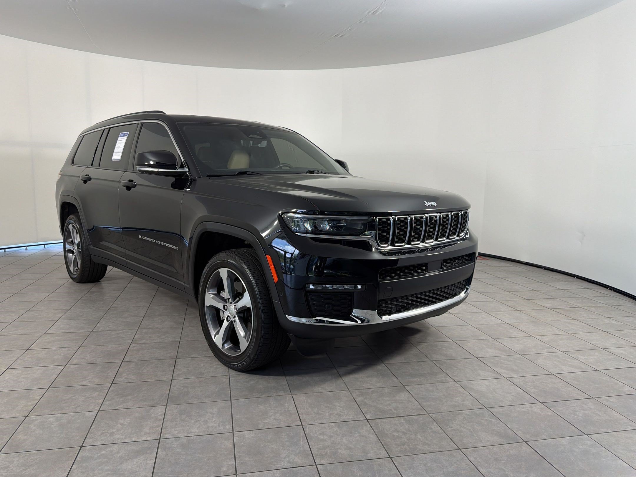 Used 2023 Jeep Grand Cherokee L Limited w/ Luxury Tech Group II AWD/4WD image 7