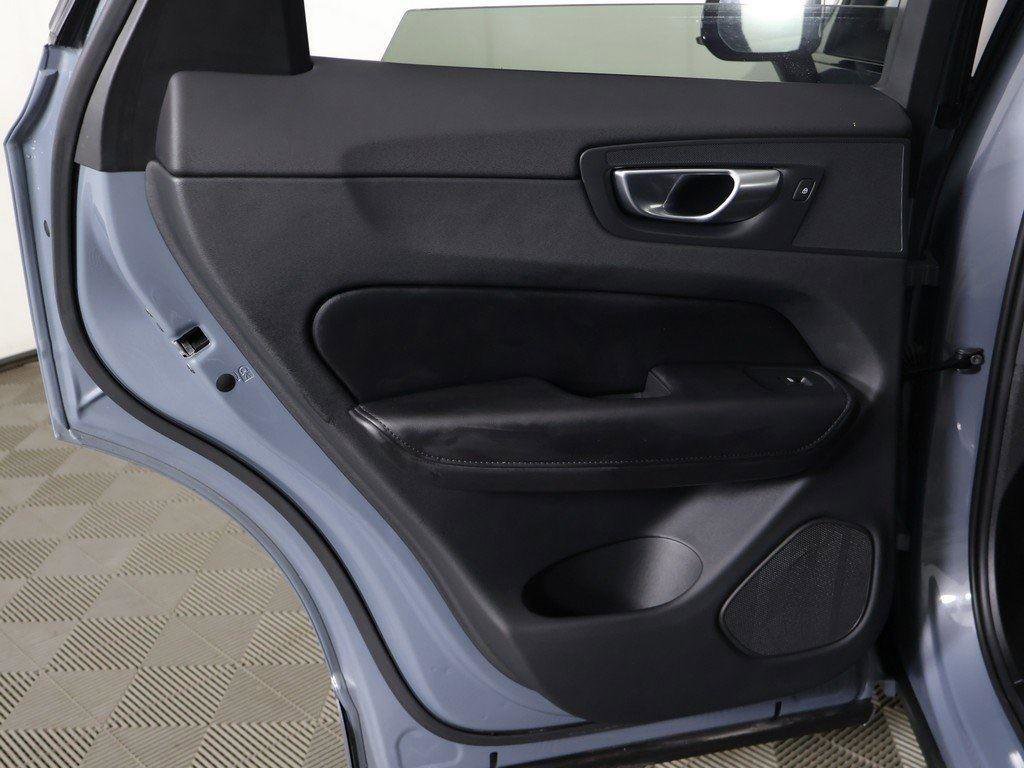 Used 2024 Volvo XC60 B5 Plus image 27